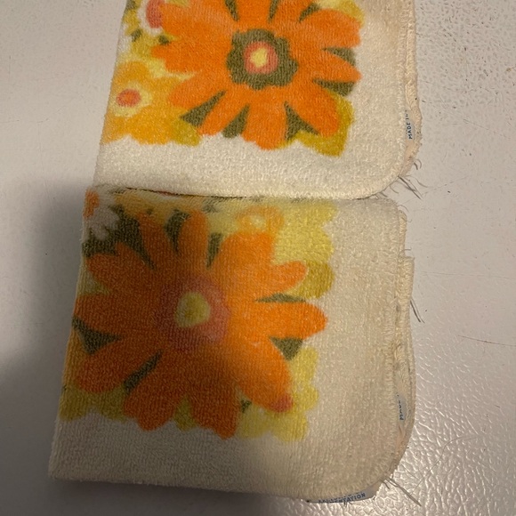 Vintage Floral Patterned washcloths - Picture 3 of 5